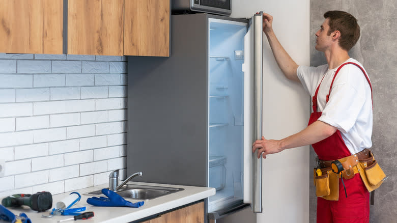 فني تصليح ثلاجات محترف في جدة